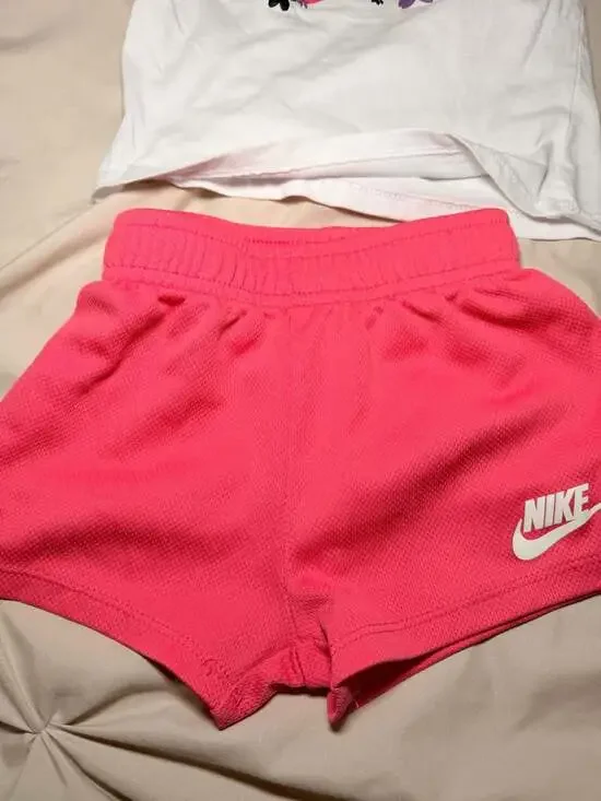 Nike Baby Girls 18M 2-Piece Floral Swoosh T-Shirt and Mesh Shorts Set - Picture 4 of 11
